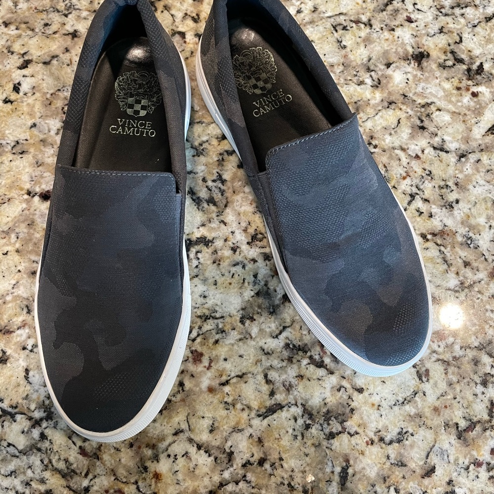 NEW!! Vince Camuto
